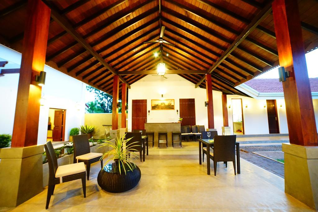 Hotel Lespri Grand Negombo Esterno foto