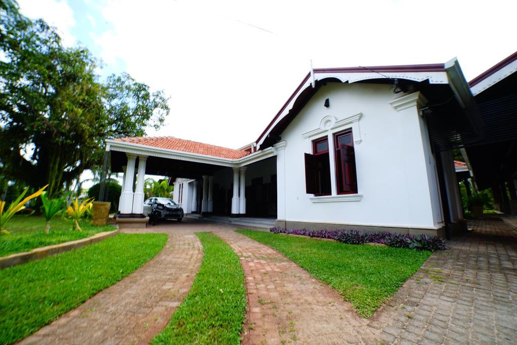 Hotel Lespri Grand Negombo Esterno foto