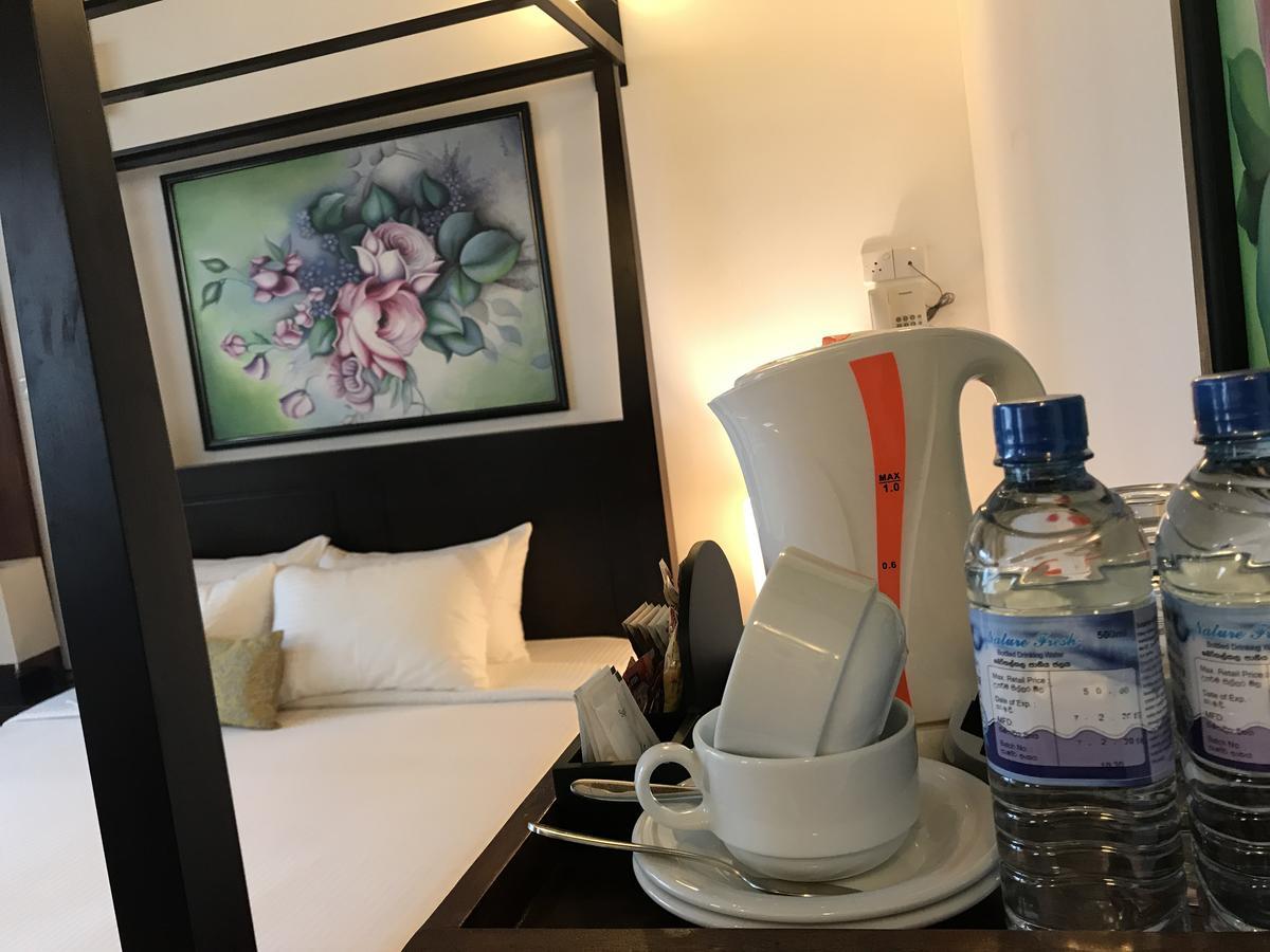 Hotel Lespri Grand Negombo Esterno foto