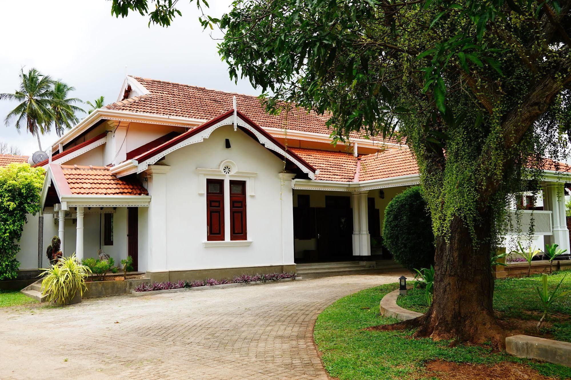 Hotel Lespri Grand Negombo Esterno foto