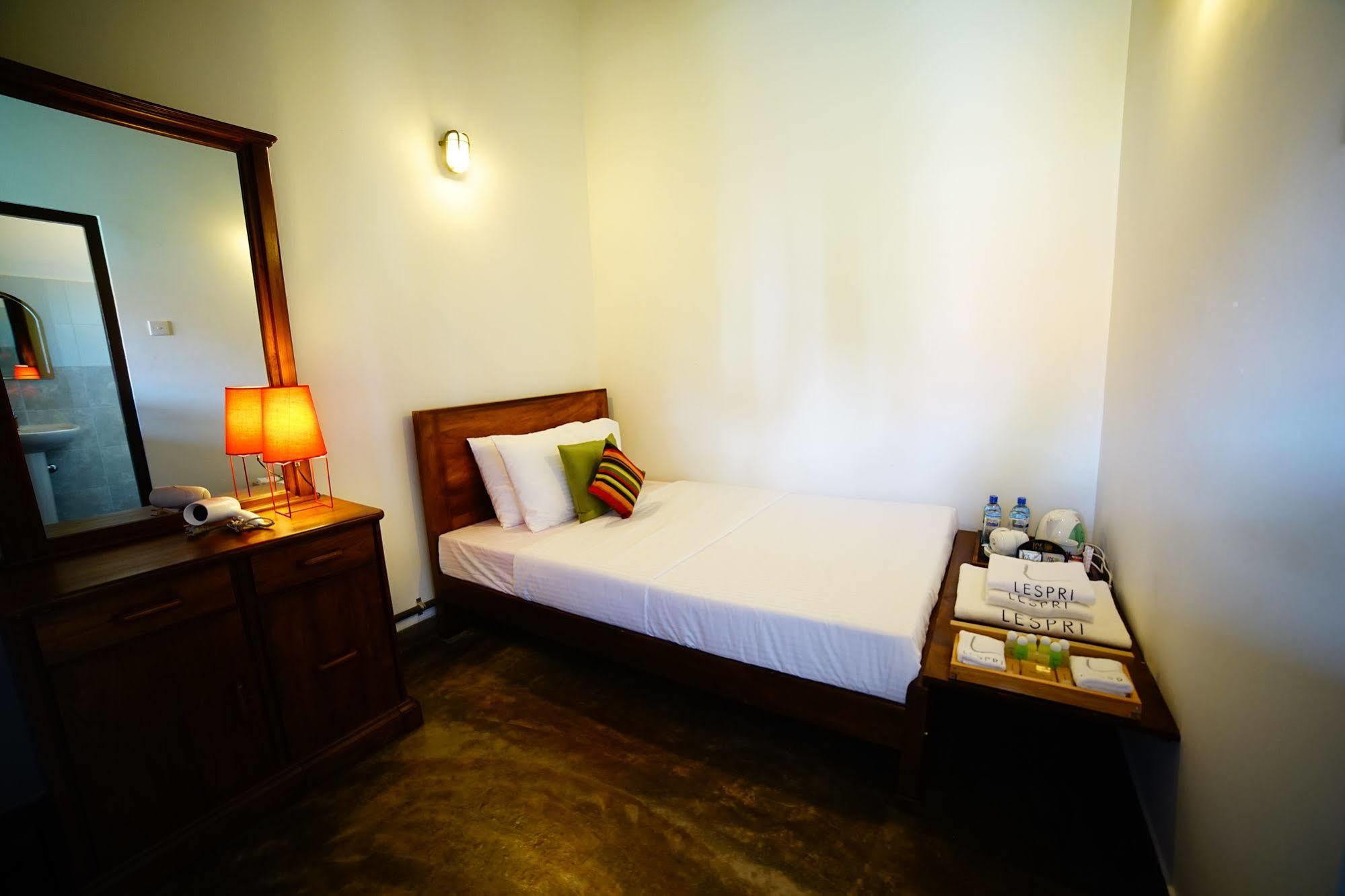 Hotel Lespri Grand Negombo Esterno foto