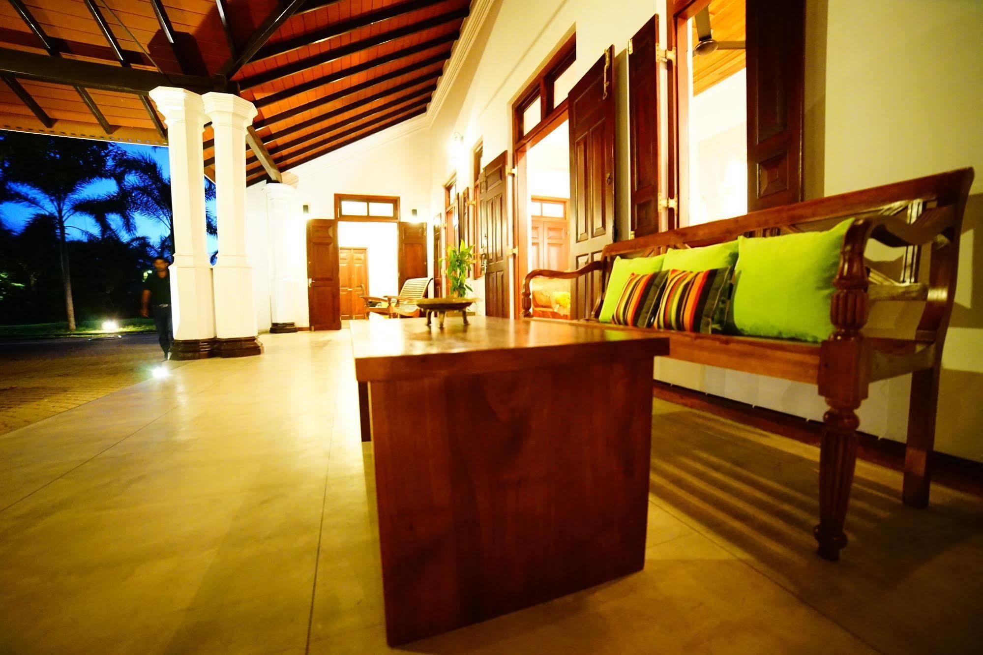 Hotel Lespri Grand Negombo Esterno foto